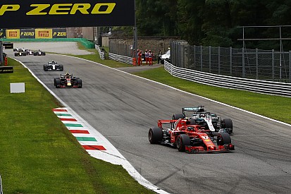 Mercedes: "Räikkönen szuperfair volt, Vettel és Hamilton versenybalesetet szenvedtek"