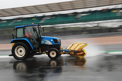 Silverstone volverá a reasfaltar la pista tras el fiasco del pasado año