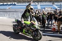 Fotos: la curiosa celebraci&oacute;n del sexto t&iacute;tulo de Rea en el WorldSBK