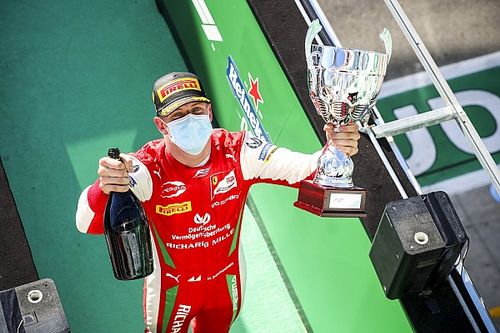 Schumacher logra su primer triunfo del año en Monza