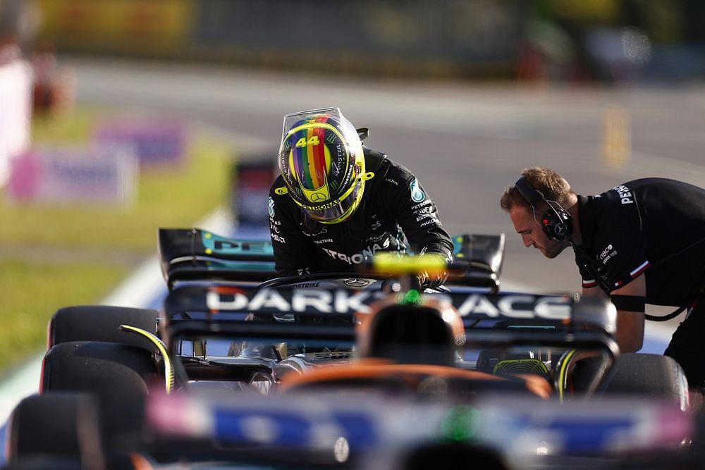 Lewis Hamilton, Mercedes AMG, en el Parc Ferme tras la clasificación
