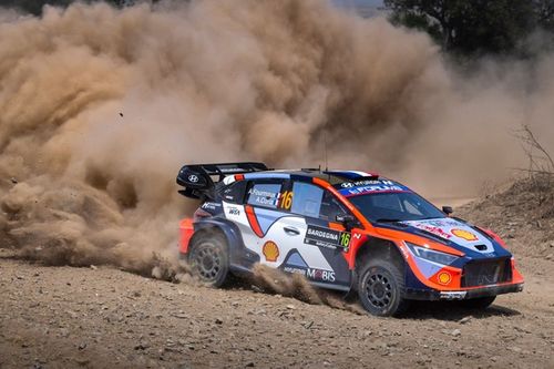 Hyundai manda en el Rally de Cerdeña y M-Sport sufre un triple abandono