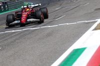 F1 - Hamilton elogia evolução estratégica da Ferrari em Ímola: "Estamos chegando lá aos poucos"