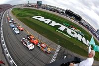 La lluvia pone en pausa la Daytona 500 poco despu&eacute;s de la bandera verde 
