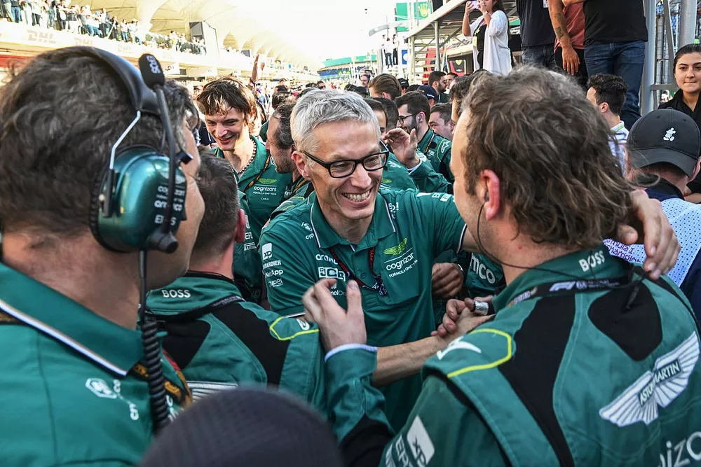 Mike Krack, Director de Aston Martin F1 Team, el equipo Aston Martin celebran en Parc Ferme