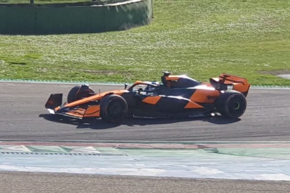 McLaren MCL36, test a Imola