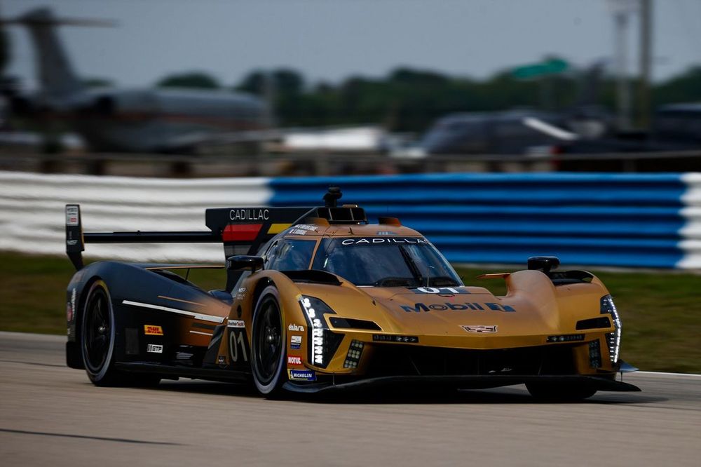 #01 Cadillac Chip Ganassi Racing Cadillac V-Series.R: Renger van der Zande, Sebastien Bourdais, Scott Dixon