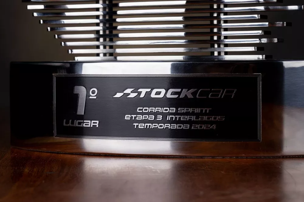 R&eacute;plica trof&eacute;u Stock Car