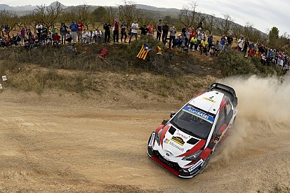 Ogier y Loeb persiguen a Latvala por la victoria en España