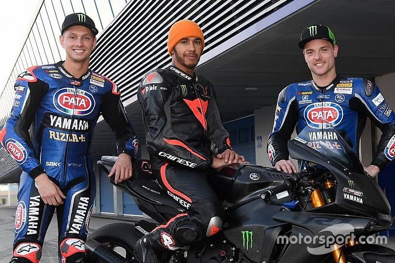 In beeld: Lewis Hamilton test een Yamaha Superbike in Jerez