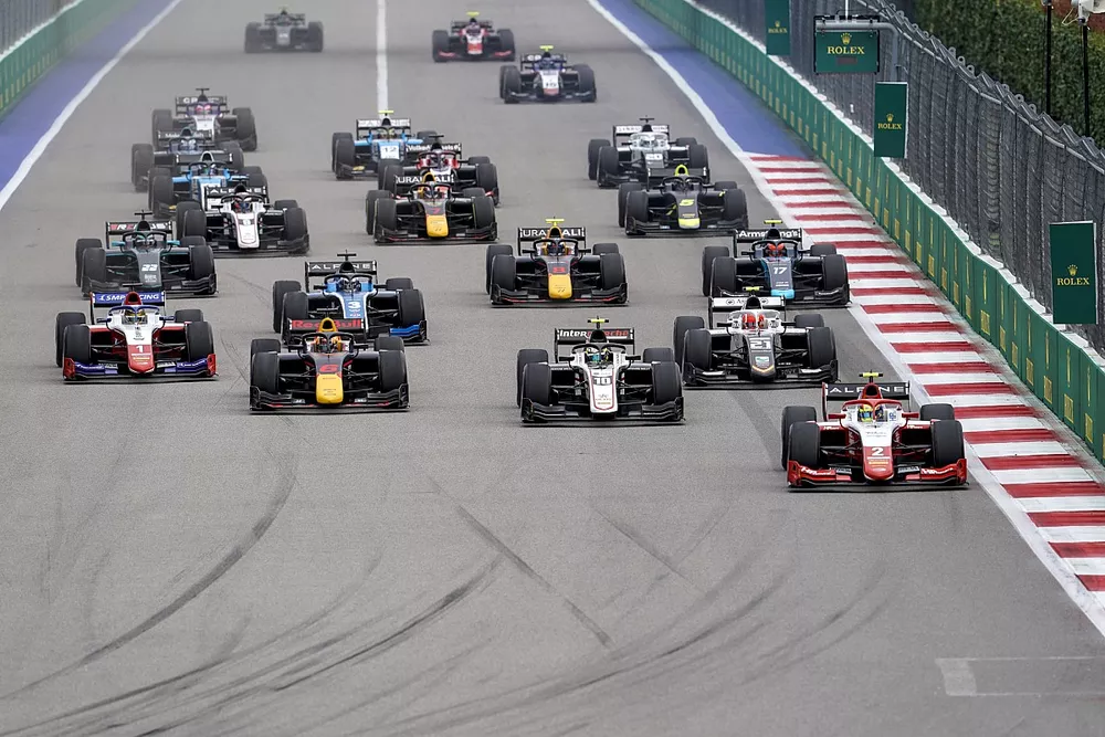 Start action, Oscar Piastri, Prema Racing, Theo Pourchaire, ART Grand Prix Jehan Daruvala, Carlin leads
