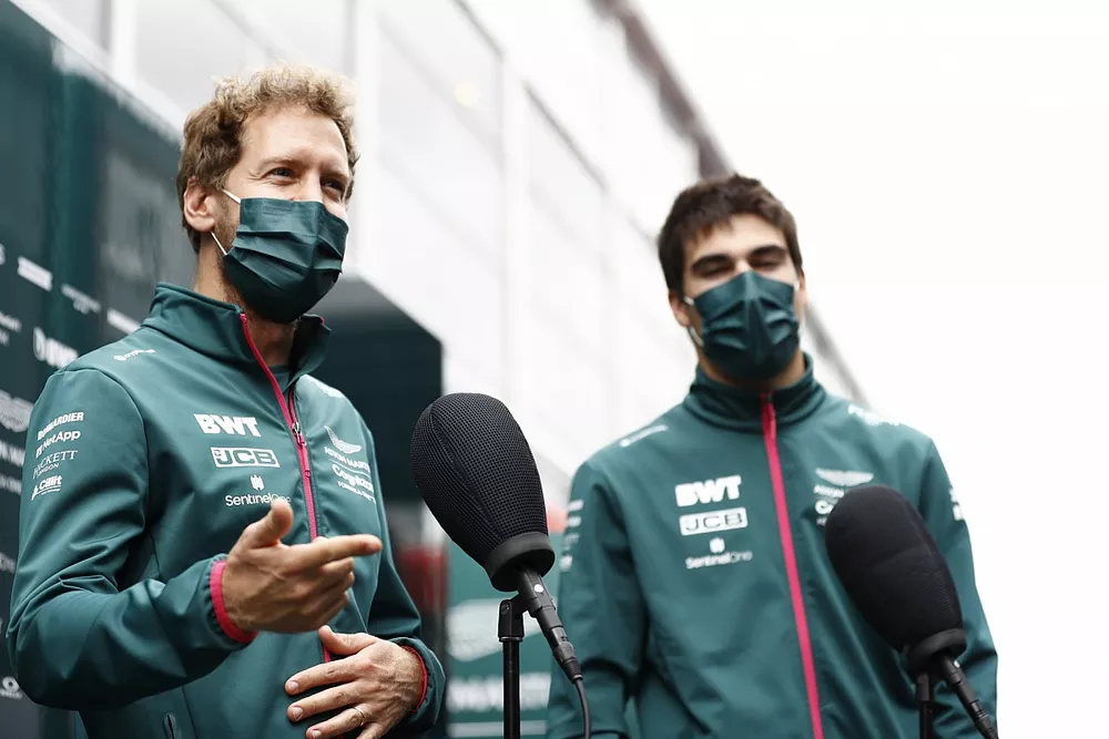Lance Stroll, Aston Martin AMR21, Sebastian Vettel, Aston Martin AMR21 