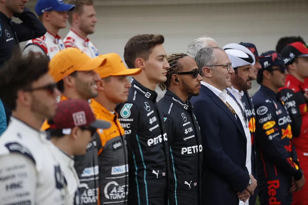 George Russell, Mercedes-AMG Lewis Hamilton, Mercedes-AMG, Stefano Domenicali, Chairman, Formula 1 