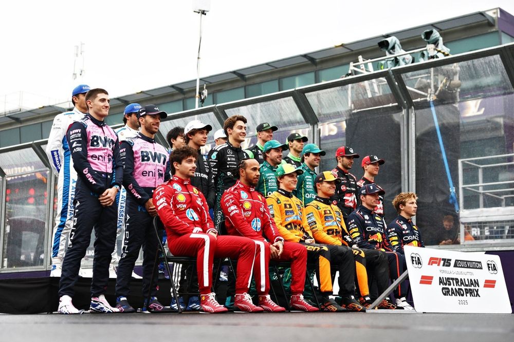 Foto de grupo de los pilotos de la F1 2025