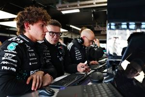 Antonelli hamuje p&oacute;źniej od Verstappena