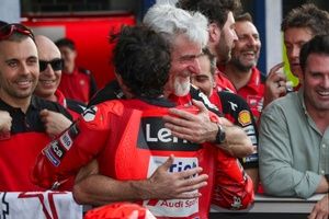 Dall'Igna: "M&aacute;rquez ya tiene la Ducati por la mano; pero MotoGP no son los 100 metros"