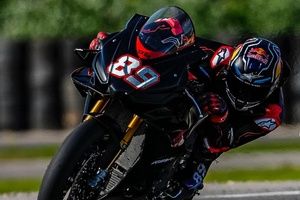 Márquez, Martín y Alonso comparten pista en Valencia rodando con motos de calle