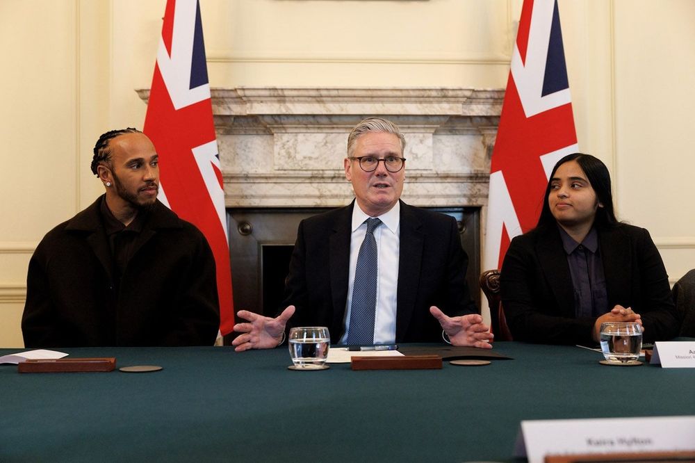 Lewis Hamilton visita el Primer Ministro de Gran Bretaña
