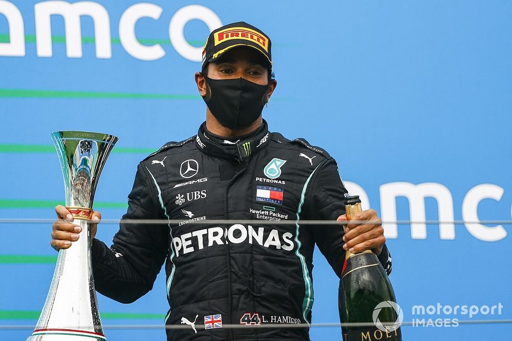 Race winner Lewis Hamilton, Mercedes-AMG Petronas F1 celebrates on the podium