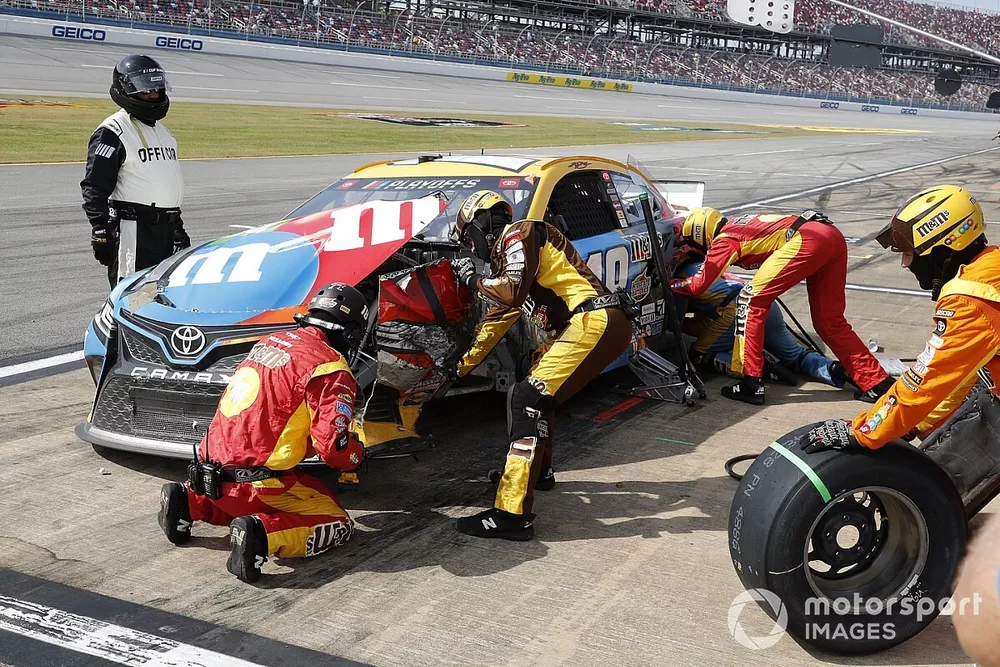 Kyle Busch, Joe Gibbs Racing, Toyota Camry M&M's