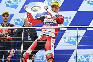 Guevara gana en Australia y se proclama campeón de Moto3 a lo grande