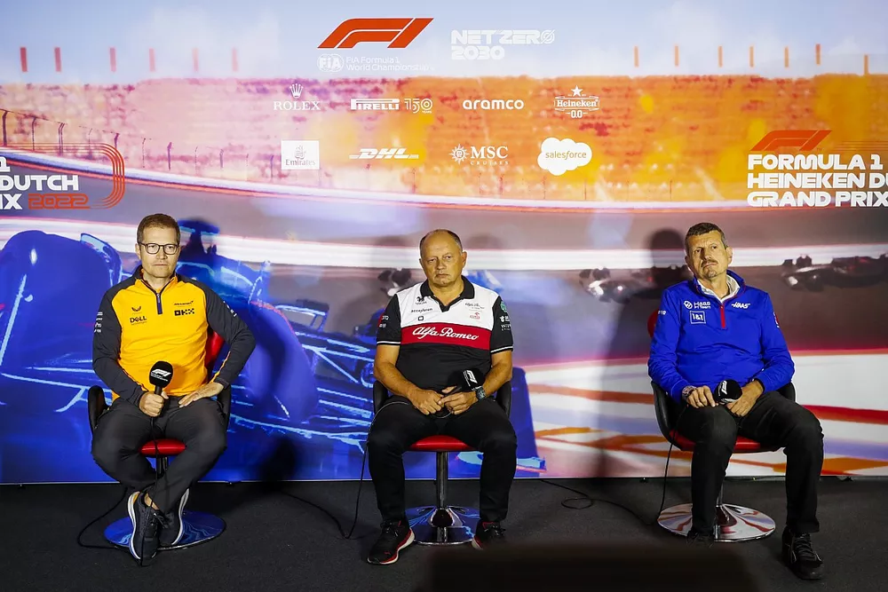 Andreas Seidl, director del equipo McLaren, Frederic Vasseur, director del equipo Alfa Romeo Racing, Guenther Steiner, director del equipo Haas F1, en la conferencia de prensa de los directores de equipo