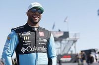 VIDEO: supuesta relación de Alonso con Taylor Swift llega a NASCAR