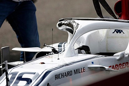 Leclerc, victime du carambolage au départ : "Le Halo a pas mal été touché"