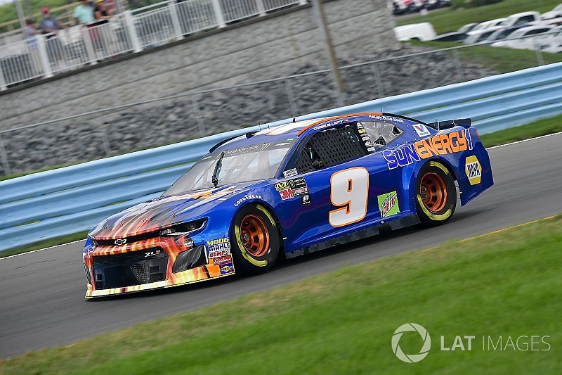 Chase Elliott beats Kyle Busch for Stage 2 win at Watkins Glen