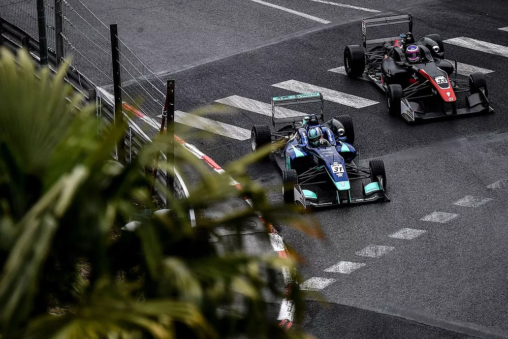 Billy Monger, Carlin