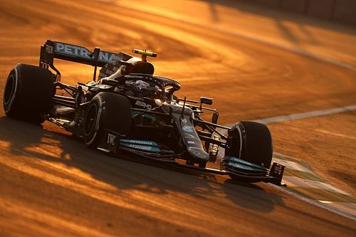 Mercedes cambia el motor de Bottas antes de la clasificaci&oacute;n en Arabia