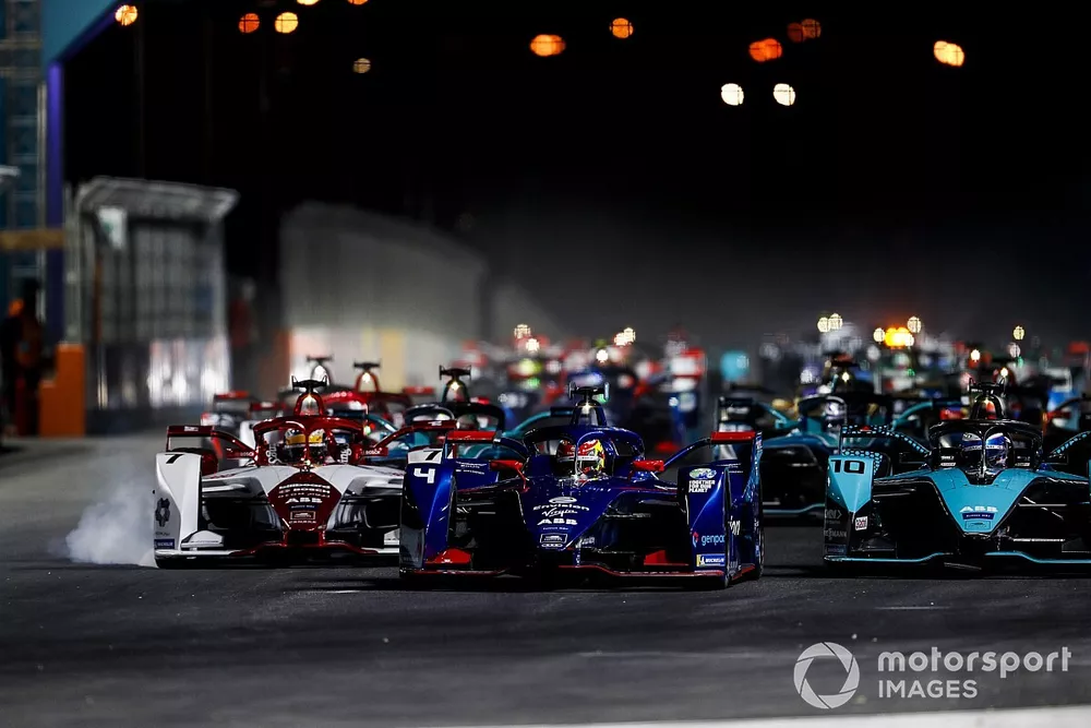 Robin Frijns, Envision Virgin Racing, Audi e-tron FE07 Sam Bird, Jaguar Racing, Jaguar I-Type 5, 7 at the start of the race