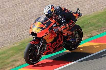 Pol Espargaro verrast in opwarmtraining, Aleix Espargaro crasht hard