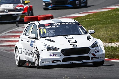 Thed Björk centra per un soffio la pole position di Gara 1 a Ningbo