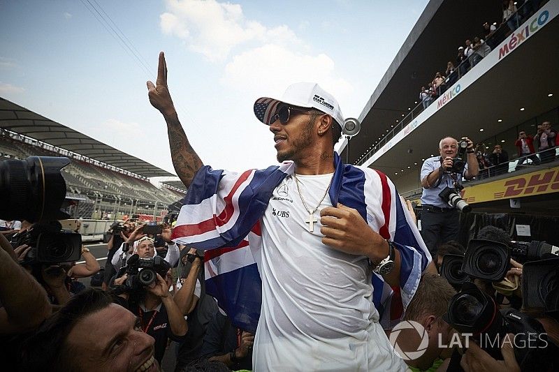 Campe&oacute;n del mundo de F1 2017 Lewis Hamilton, Mercedes AMG F1