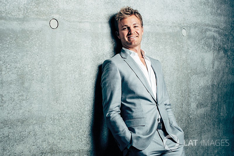 Rosberg, henüz Mercedes'le yeni anlaşma imzalamadı