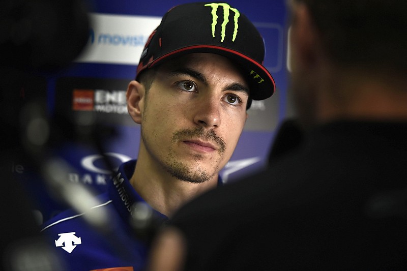 Vinales promuove la nuova forcella Yamaha: