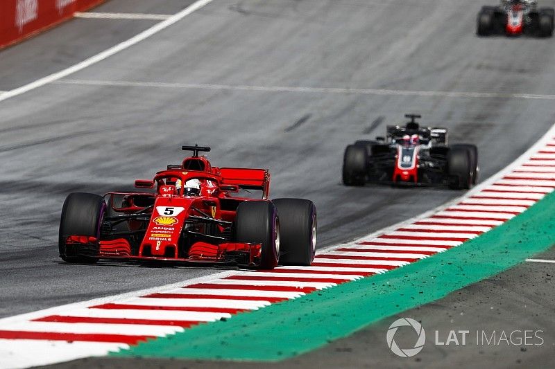 Sebastian Vettel, Ferrari SF71H, Romain Grosjean, Haas F1 Team VF-18
