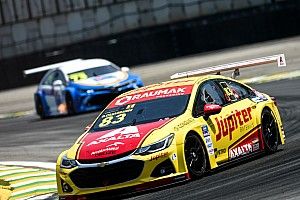 Casagrande conquista bicampeonato da Stock Car após prova dramática em Interlagos