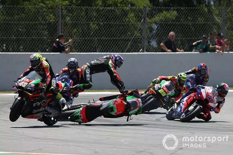 L'accrochage entre Bradley Smith et Aleix Espargar&oacute;