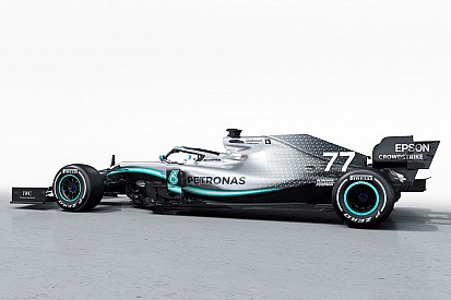 Fotogallery: la Mercedes W10 non ha la livrea camouflage, ma è comunque cambiata