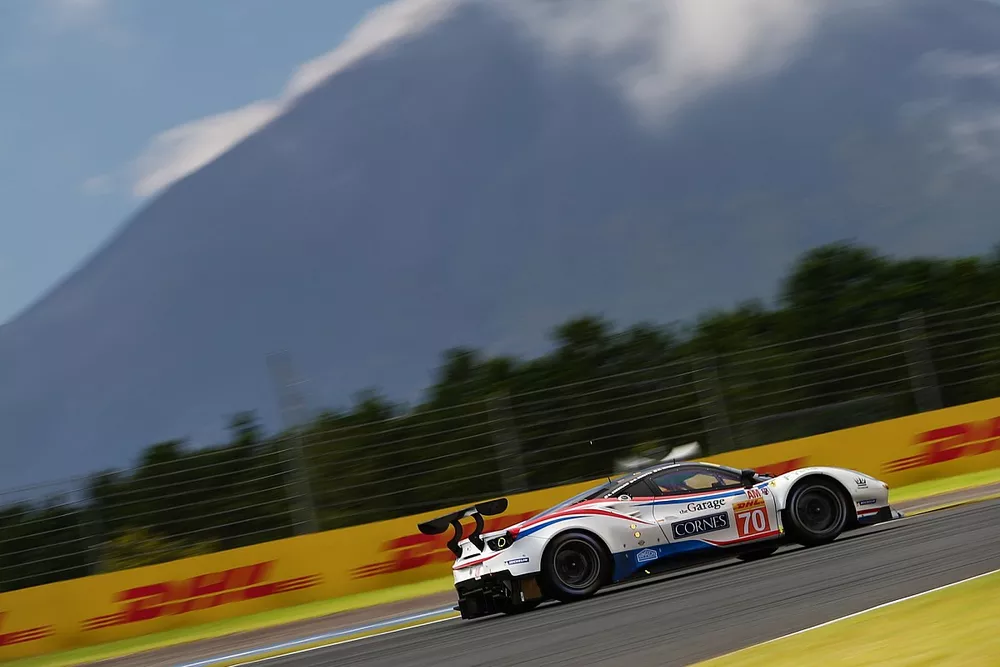 #70 MR Racing Ferrari 488 GTE Evo: Motoaki Ishikawa, Olivier Beretta, Kei Cozzolino