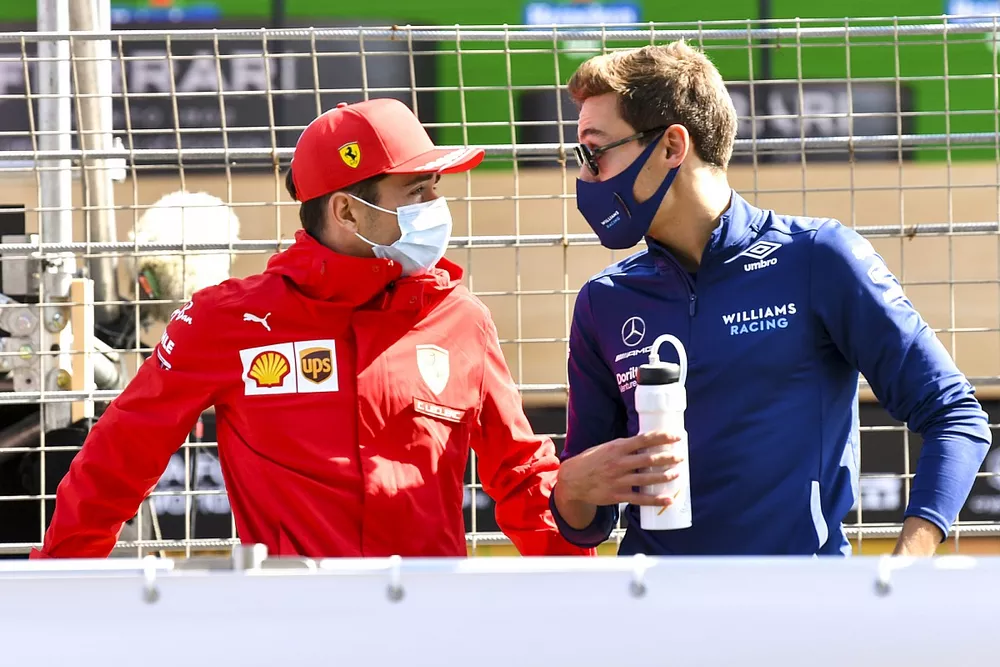 Charles Leclerc, Ferrari y George Russell, Williams en el desfile de pilotos
