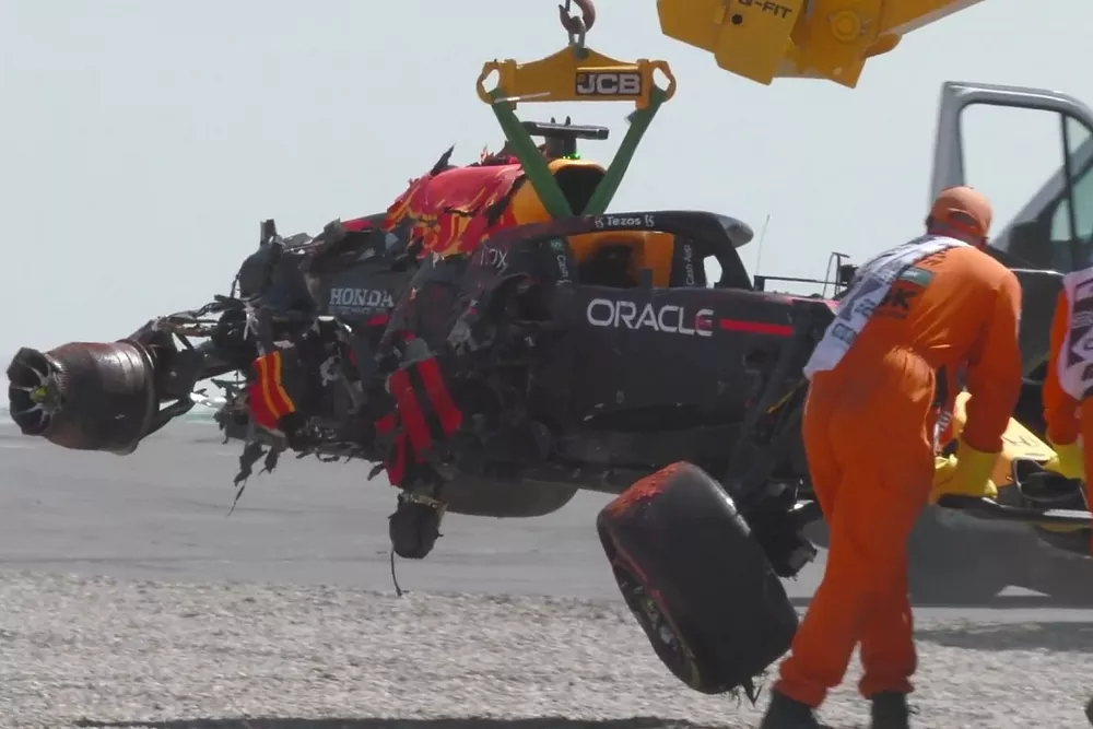 La RB16B incidentata di Max Verstappen