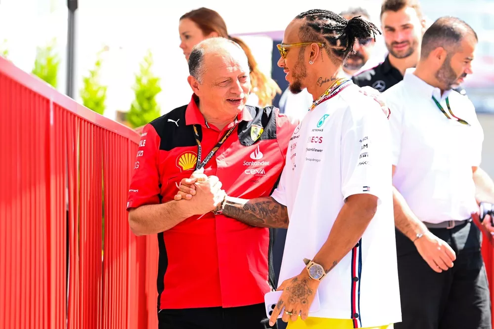 Frederic Vasseur, Team Principal and General Manager, Scuderia Ferrari, with Lewis Hamilton, Mercedes-AMG 