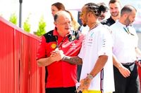 F1: Hamilton será piloto da Ferrari em 2025; oficialização é iminente, diz BBC