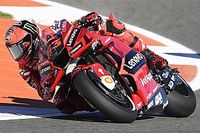 Bagnaia se sintió "limitado" en el primer día en Valencia