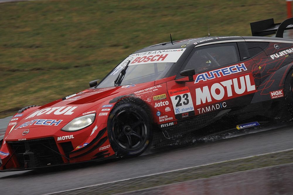 雷鳴轟く開幕戦。23号車NISMOが優勝で、日産Zが1-2。GT300は18