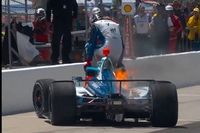 VÍDEO Indy: Carro pega fogo durante Carb Day