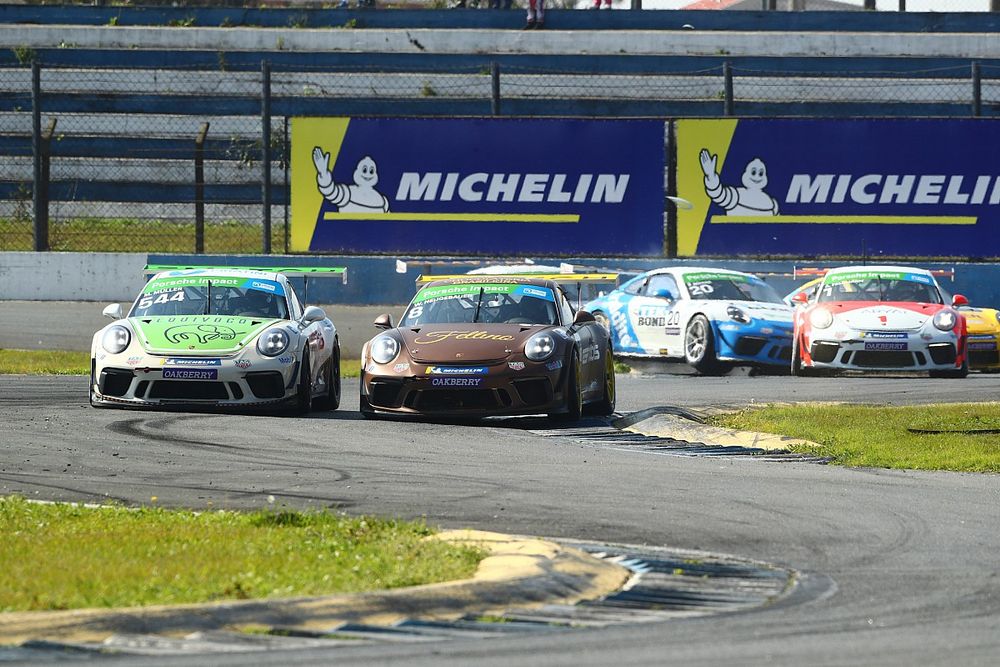 Corrida 1 em Curitiba - Carrera Cup